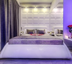 Номер комфорт улучшенный с 1 двуспальной кроватью в Алекс