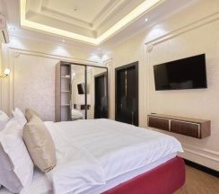 Семейный люкс с балконом в Бутик-Отель East Star Hotel