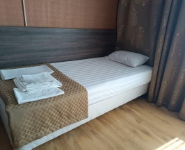 Кровать в 3-местном общем номере в Фламинго