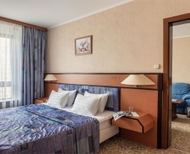 Люкс с одной большой или двумя раздельными кроватями в Cosmos Moscow VDNH Hotel