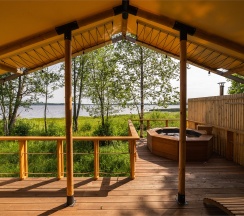 Лодж "У озера" с купелью в Lembo