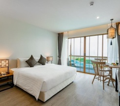 Двухместный номер Deluxe с видом на бассейн двуспальная кровать в Bella Nara Phuket Naiyang Beach