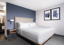 Люкс c 1 комнатой с балконом в Courtyard by Marriott Austin South