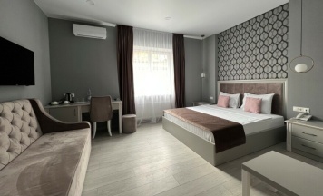 Улучшенный номер с кроватью размера "king-size" в Aredo Hotel