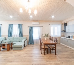 Таунхаус с электрическим камином в Лепота