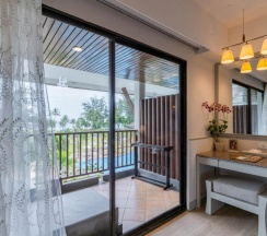 Двухместный номер Deluxe с видом на бассейн двуспальная кровать в Katathani Phuket Beach Resort