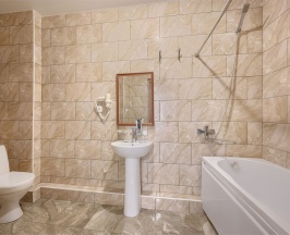 Семейный с двуспальной и двумя односпальными кроватями в Nairi