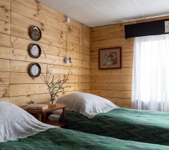 Коттедж стандарт с 2 односпальными и 1 двуспальной кроватью в Olafa Home