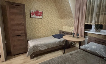 Трехместный номер с двуспальной и односпальной кроватью в Малинки на Байкале