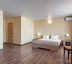 Полулюкс на троих-четверых гостей с балконом и видом во двор (в корпусе Б) в Оптимист