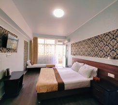 Трёхместный Комфорт с балконом в Уральские самоцветы