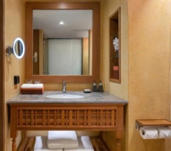 Двухместный номер Deluxe с террасой с видом на море двуспальная кровать в Anantara Hua Hin Resort