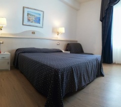 Трёхместный номер Standard с видом на море в Hotel Caravelle & Minicaravelle
