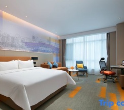 Трёхместный номер Standard в Hampton by Hilton Gu'an New Airport