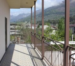 Трёхместный номер Standard с видом на горы в Гагра