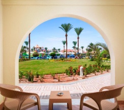 Двухместный номер Deluxe с видом на сад двуспальная кровать в Pickalbatros Dana Beach Resort - Hurghada