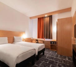 Двухместный номер Standard с видом на город 2 отдельные кровати в Отель Ibis Астана