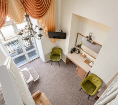 Стандарт с двуспальной кроватью и балконом в Orfei Hotel