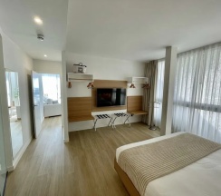 Двухместный номер Comfort (двуспальная кровать) в Hotel emblemático Hi Suites