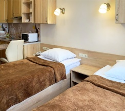 Студия с кухней и двумя односпальными кроватями в Calypso