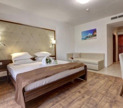 Двухместный номер Premium с балконом двуспальная кровать в Prestige Hotel and Aquapark