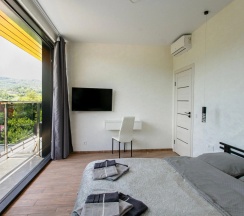 Четырёхместные апартаменты Дуплекс с красивым видом из окна в Валентина