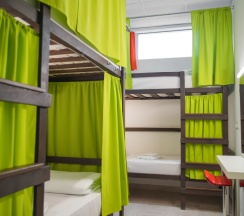 Женский четырехместный номер (Нижнее) в Sunny Sochi Hostel