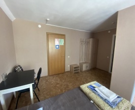 Четырёхместный номер Comfort с 2 комнатами с балконом и с красивым видом из окна в Галкино