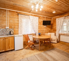 Шестиместный коттедж Богатырский с балконом в Ателика Улиткино