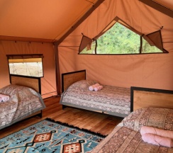 Глэмпинг трехместный в Caspian Camp