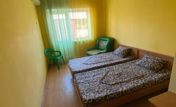 Трёхместный номер эконом-класса в Парадиz