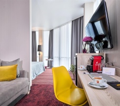 Представительский люкс с панорамным видом в Golden Tulip