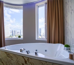 Апартаменты с джакузи на Степана Разина 2 на 13 этаже (232/1) в Степаненков