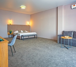 Двухместный номер Делюкс c 1 комнатой с балконом двуспальная кровать в Green land