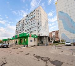 Апартаменты c 1 комнатой с балконом в Апартаменты с дизайн-ремонтом у парка