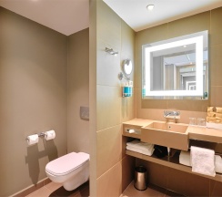 Номер Executive с двуспальной кроватью в Novotel Krasnoyarsk center