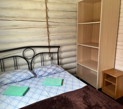 Коттедж с 2 комнатами с балконом в Тихая гавань