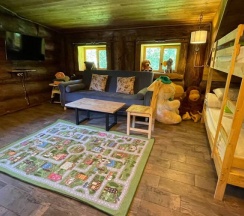 Четырёхместный номер №4 с красивым видом из окна в Дубки