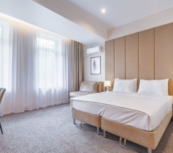 Трехместный номер с видом на город в Kinney hotel sea view