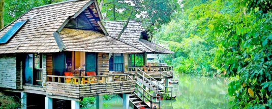Коттедж с балконом и с видом на сад в Sunset Park Resort and Spa