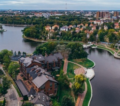22.Двухместный классический с двухспальной кроватью полулюкс в Royal Lake