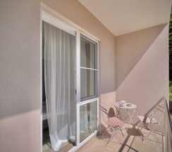 207 Двухместный  улучшенный номер с двухспальной кроватью и балконом в Курортная жизнь