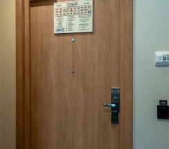 Стандартный номер для маломобильных групп населения с видом на реку c двуспальной кроватью в Cosmos Omsk Hotel