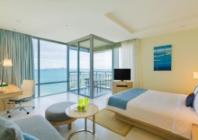 Двухместный номер Premium beachfront двуспальная кровать в Holiday Inn Pattaya, an IHG Hotel