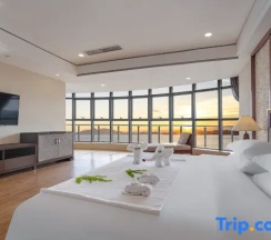 Семейный люкс с видом на море в Country Garden Silver Beach Hotel