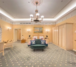 Однокомнатный Люкс с видом на Строгановский дворец в Taleon Imperial Hotel