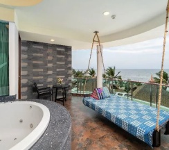 Люкс Executive с балконом в Springfield at Sea Resort & Spa