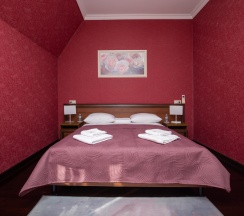 Люкс 2-х комнатный 2-х местный с большой кроватью в Жемчуг