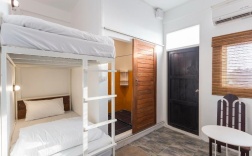 Двухместный номер Standard с балконом 2 отдельные кровати в Stockhome Hostel Ayutthaya