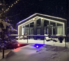 Дом «GOLD» с банным чаном на террасе в Luxe House